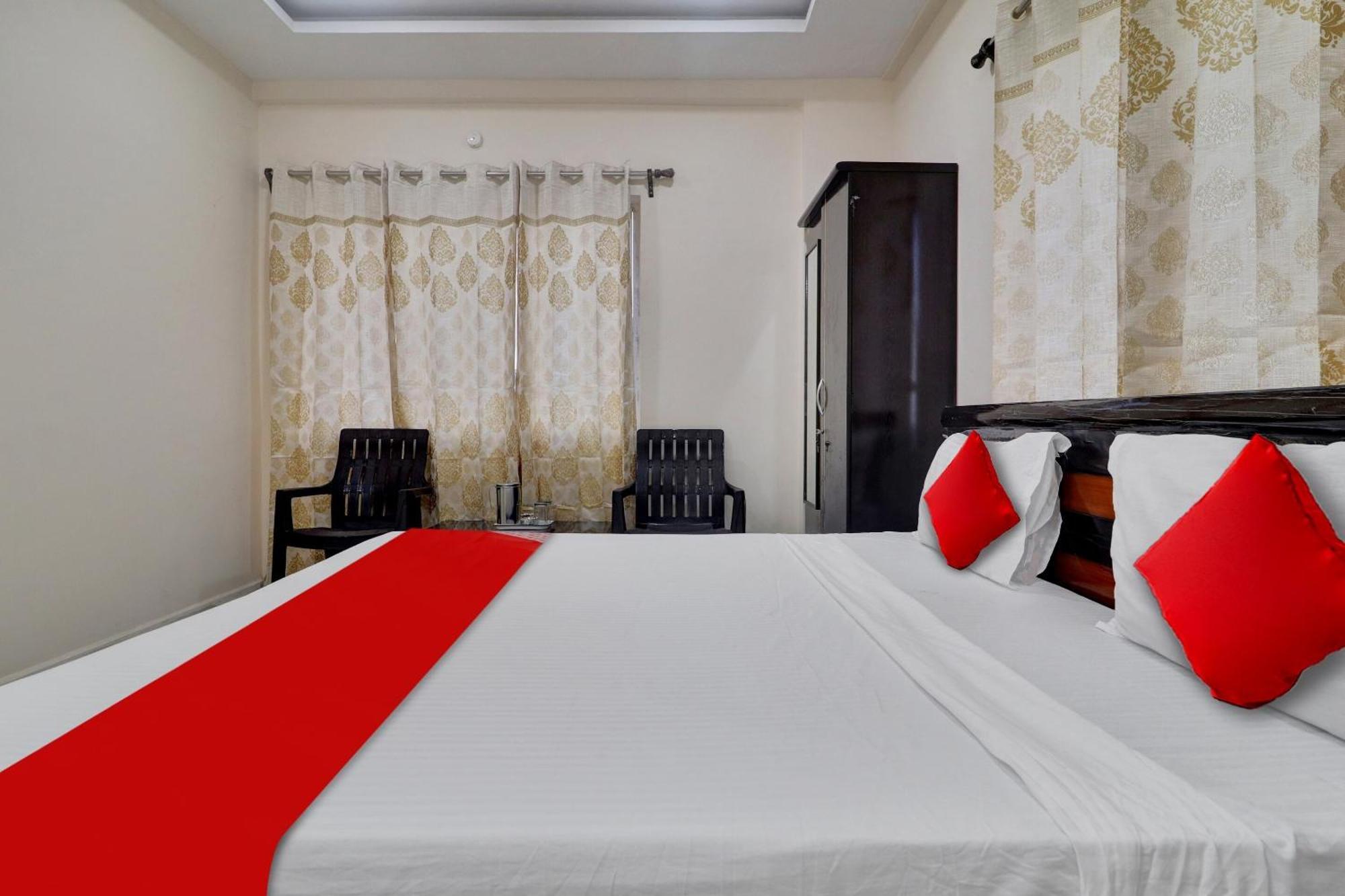 Hotel O Shri Ganesh Near By Himayatnagar,ashok Nagar,rtc X Roads 3*